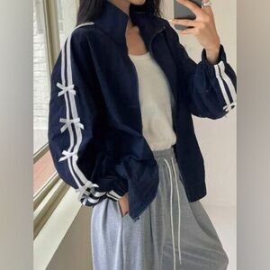 New medium Dazy zip up side stripe bow windbreaker jacket  navy blue white